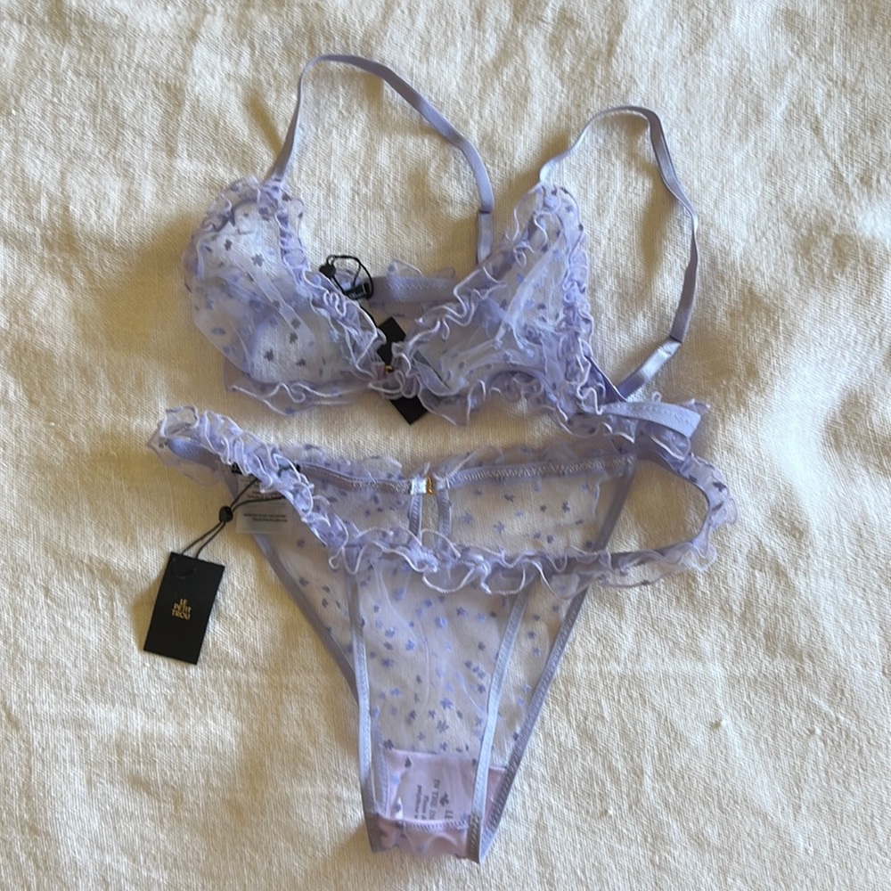 Le petit trou bra & panty SET!